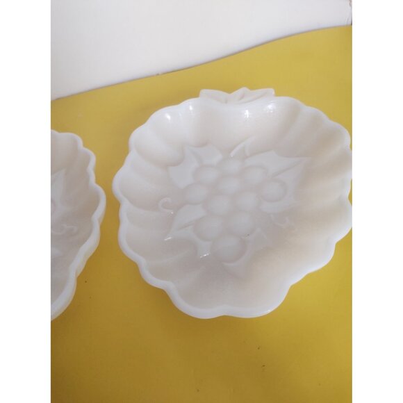 Hazel Atlas Milk glass Candy/Nut dishes embossed grape design. Set of 2 - Picture 6 of 9